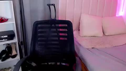 roxxy_blossom online show from October 13, 4:37 am