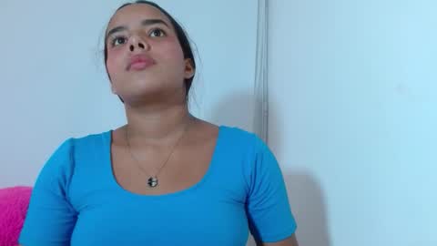 roxy_stone1 online show from September 11, 10:21 pm