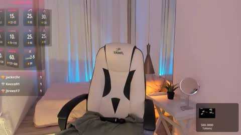 Roxy follow me online show from October 11, 1:36 pm