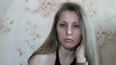 roxyfox18x01 online show from March 12, 8:17 am