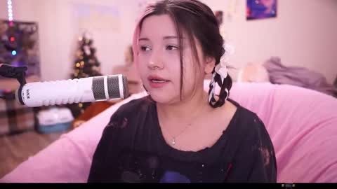 roxysuh online show from September 10, 6:46 am