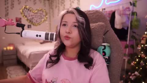 roxysuh online show from January 8, 8:29 am