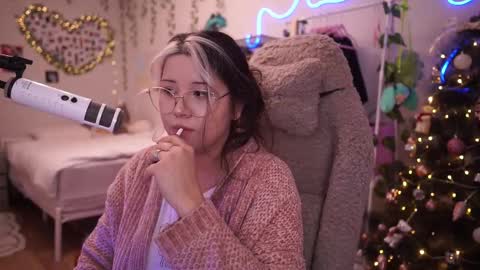 roxysuh online show from January 12, 9:25 am