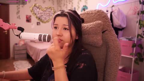 roxysuh online show from February 19, 7:19 am