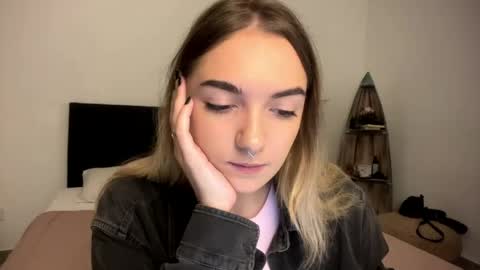 Roxy online show from April 19, 1:22 pm