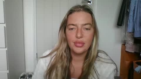 rubyredxxxoxxx online show from June 6, 7:25 am