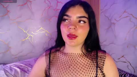 saaraaah_ online show from December 2, 5:15 pm