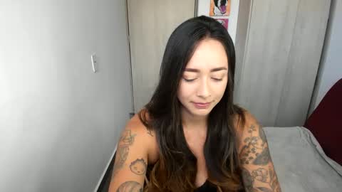 Sara online show from December 5, 8:00 pm