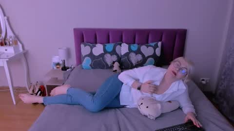 Sabrina MacMarren online show from February 8, 6:11 pm