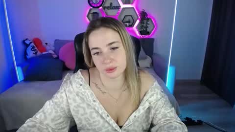 Sabrina Violet online show from September 16, 8:33 am