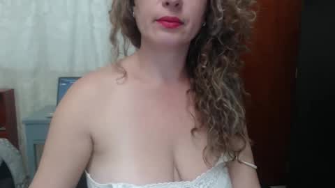 sacrletardiente online show from April 18, 9:37 pm