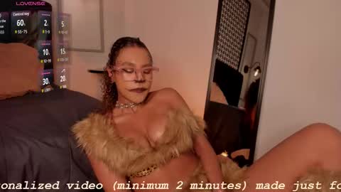 Sophie online show from October 28, 5:24 am