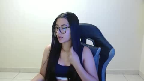 Sahaliefox  online show from March 9, 9:29 pm