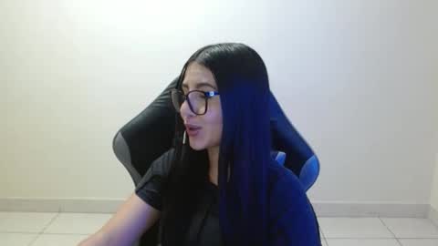 Sahaliefox  online show from April 16, 9:25 pm