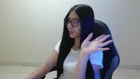 Sahaliefox  online show from April 10, 10:16 pm