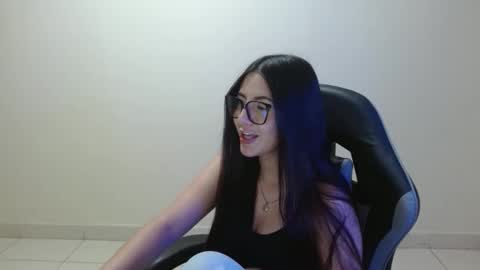 Sahaliefox  online show from April 9, 10:04 pm