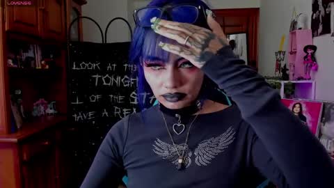    online show from March 31, 9:09 am