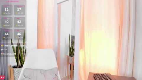 Silvia online show from October 4, 1:50 pm