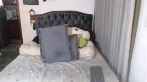 yenny online show from April 14, 3:28 am