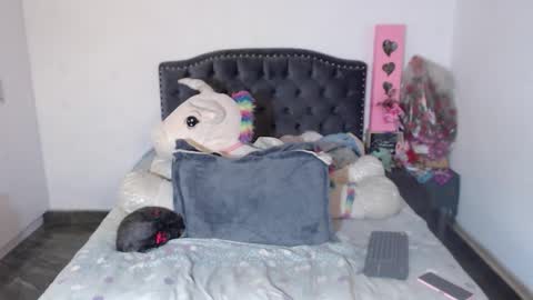 yenny online show from February 4, 6:49 am