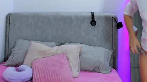 Samantha Ferrec online show from December 17, 12:01 am