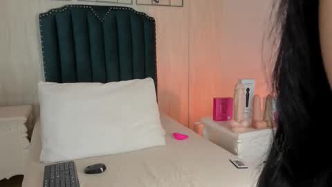 Samara Warren online show from December 3, 2:52 pm