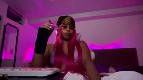 Danna dulce online show from April 11, 6:30 am