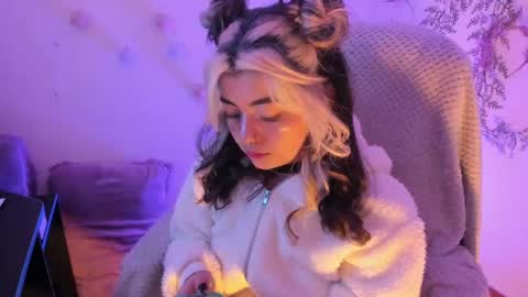   online show from December 5, 9:28 am