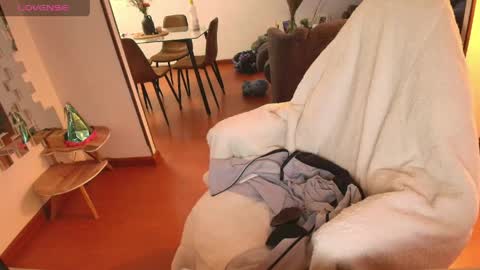 Hello I am absent due to a family calamity I will return soon-hola estoy ausente por un problema familiar volvere pronto. online show from June 4, 11:09 pm