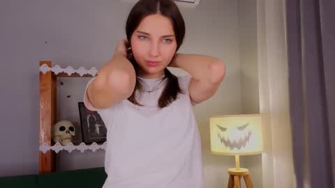 Isabel but you can call me Bella online show from October 31, 1:51 am