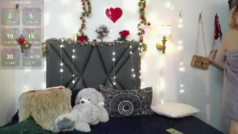 sanyaseraphine0 online show from April 16, 9:39 pm