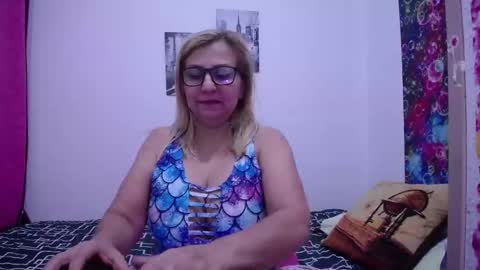 sara online show from February 19, 10:42 pm