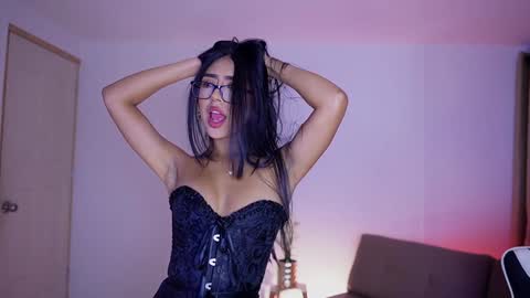 Sara  online show from January 8, 12:37 pm