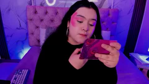 SARA ARIAS  online show from November 22, 11:35 am