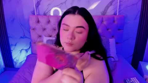 SARA ARIAS  online show from November 18, 11:33 am