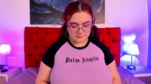 SARA ARIAS  online show from February 8, 8:10 pm