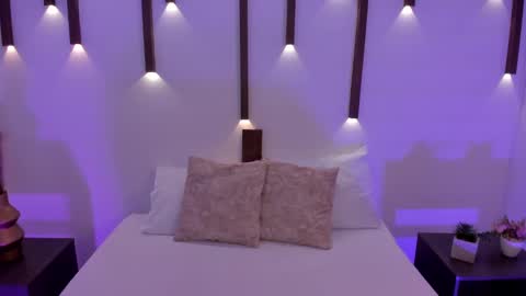 S A R A online show from February 1, 2:05 am