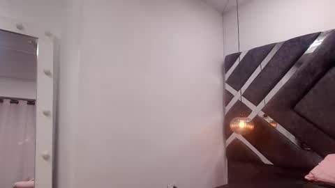 sara_lopee1 online show from September 30, 12:00 pm