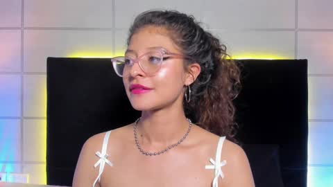 Sara  online show from October 4, 9:08 pm