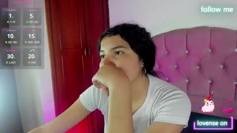 Sara Moon 18 online show from October 28, 9:30 pm