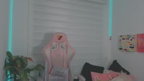 Sarah Ramirez online show from September 18, 3:05 am