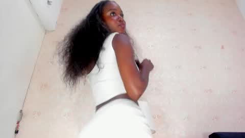 saraacollinss online show from September 29, 8:14 pm