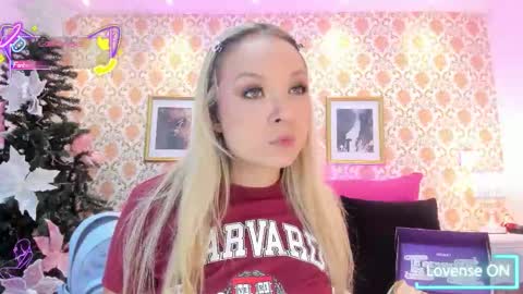 SaraAvila  online show from January 8, 8:57 pm