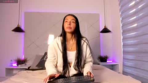 sarah_collens_ online show from July 20, 11:56 am