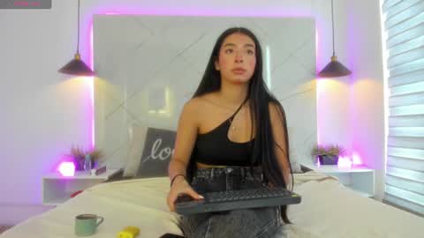 sarah_collens_ online show from July 17, 12:31 pm