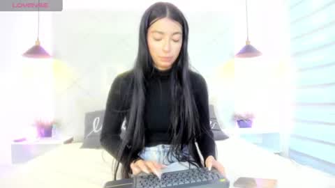 sarah_collens_ online show from July 15, 11:37 am