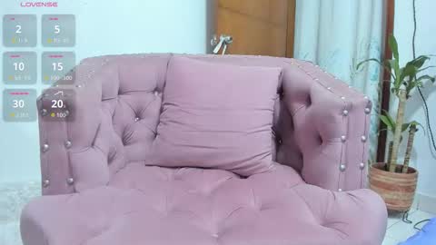 sarah_lowee online show from March 12, 4:59 am