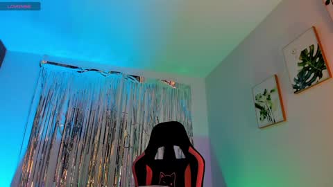 INSTAGRAM...sarah22 p online show from December 10, 2:59 am