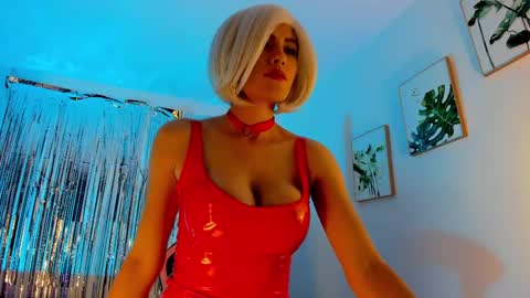 INSTAGRAM...sarah22 p online show from March 9, 3:32 am