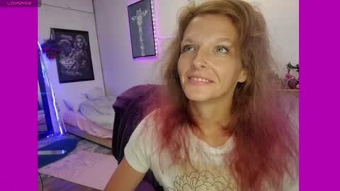 sarahdellisonn online show from June 26, 2:40 pm